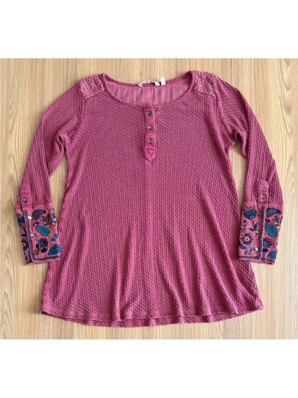 Soft Surroundings Palmer Tunic Top Thermal Henley Wmns M Embroidered Cuffs Linen